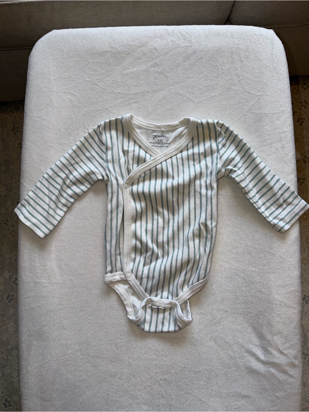 6-12m Long-Sleeve Striped Baby Bodysuit in White and Light Green